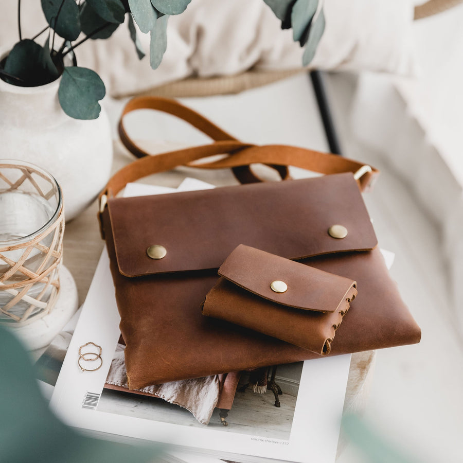 Brown leather handbag and purse 